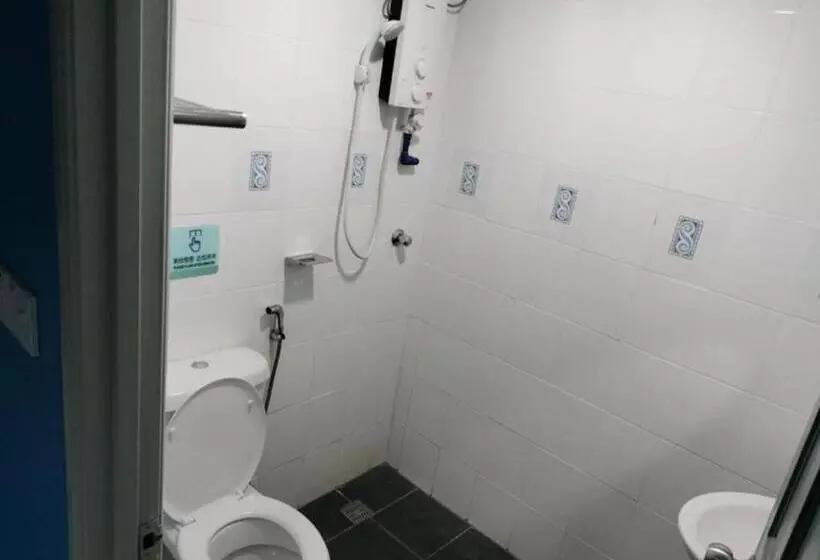 ベッドアンドブレックファースト May Room Semporna