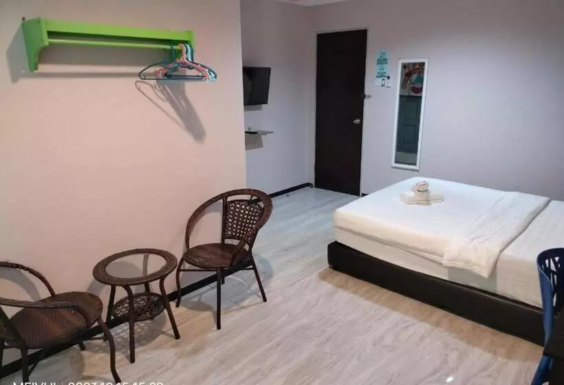 ベッドアンドブレックファースト May Room Semporna