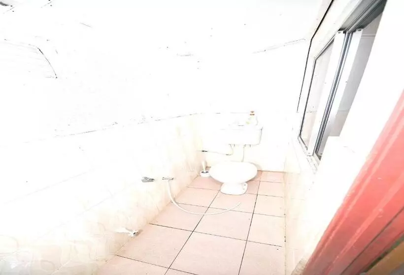 ホテル Oyo 90915 Ilham Villa