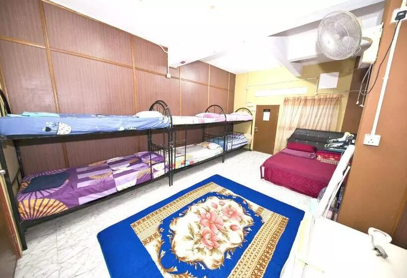 ホテル Oyo 90915 Ilham Villa