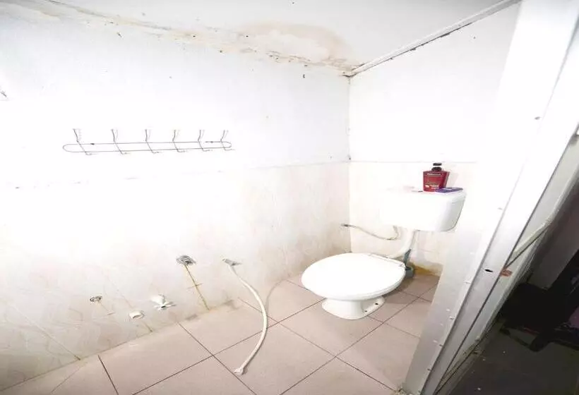 ホテル Oyo 90915 Ilham Villa