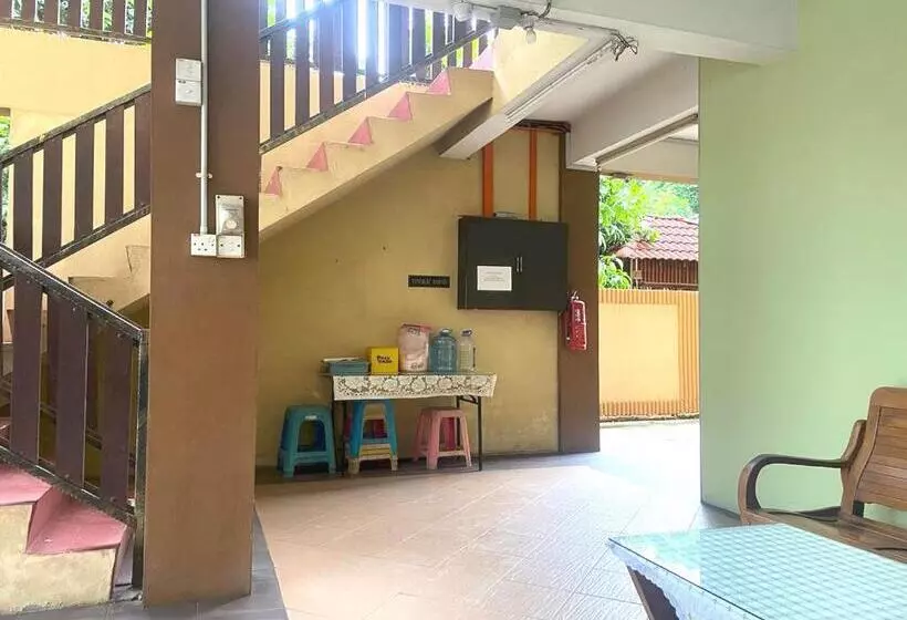 ホテル Oyo 90915 Ilham Villa