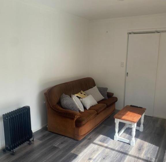 Pensió 30 On Colville