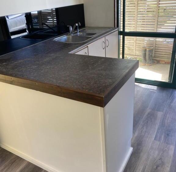 Pensió 30 On Colville