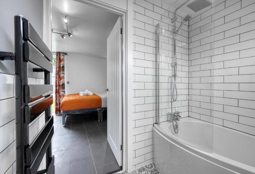 פנסיון Private Ensuite Rooms Coventry