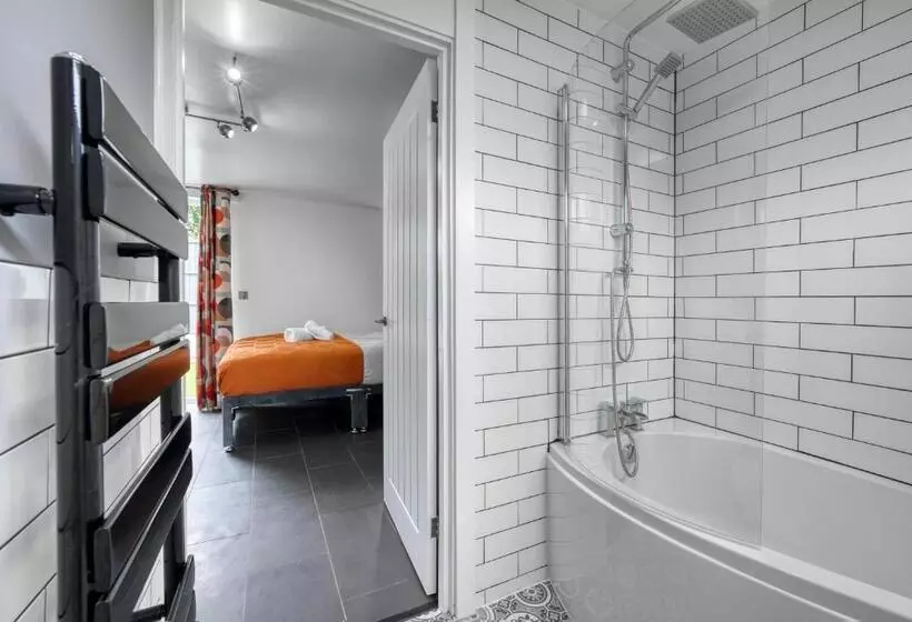 پانسیون Private Ensuite Rooms Coventry