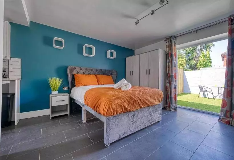 پانسیون Private Ensuite Rooms Coventry