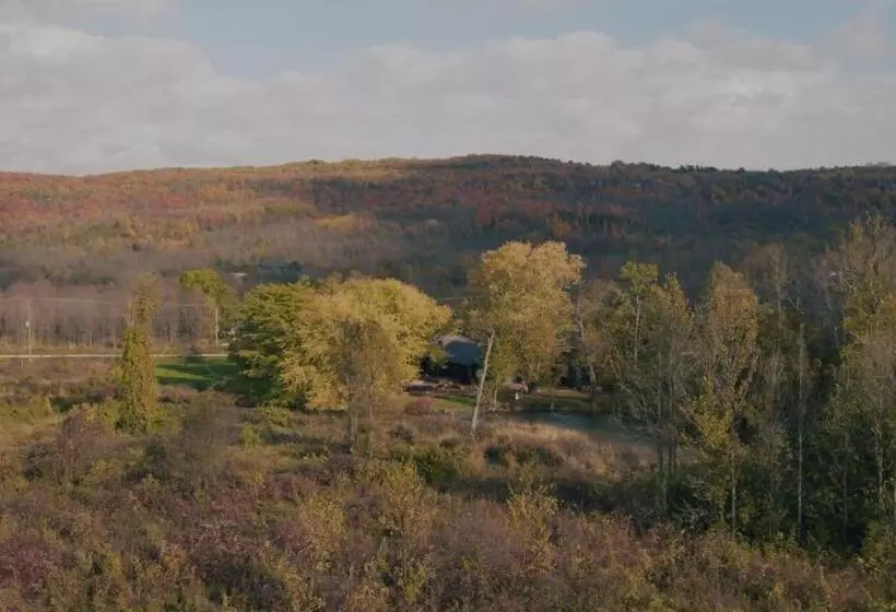 The June Motel, Beaver Valley