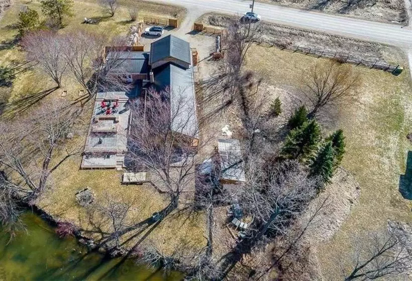 The June Motel, Beaver Valley