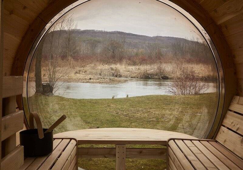 The June Motel, Beaver Valley