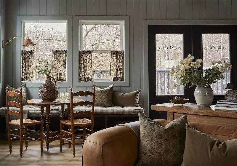 The June Motel, Beaver Valley