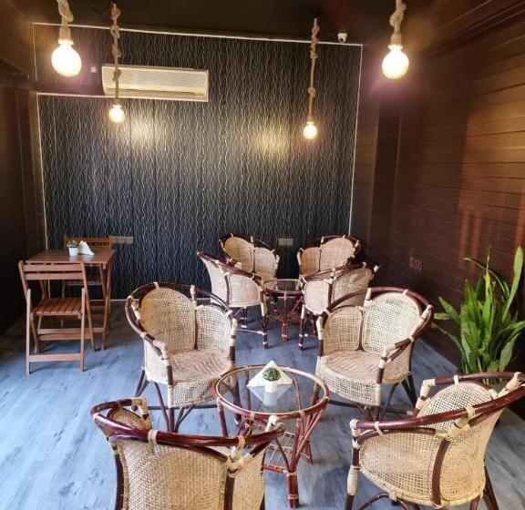 旅馆 Four Petals Inn