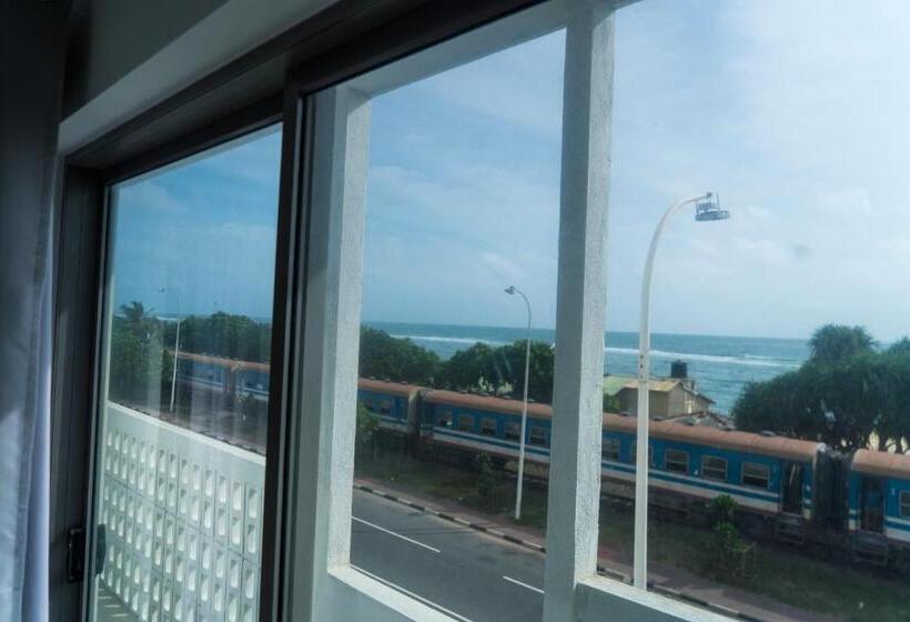 旅馆 Four Petals Inn