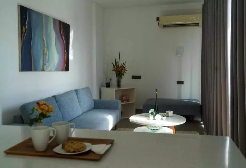 هاستل Four Petals Inn