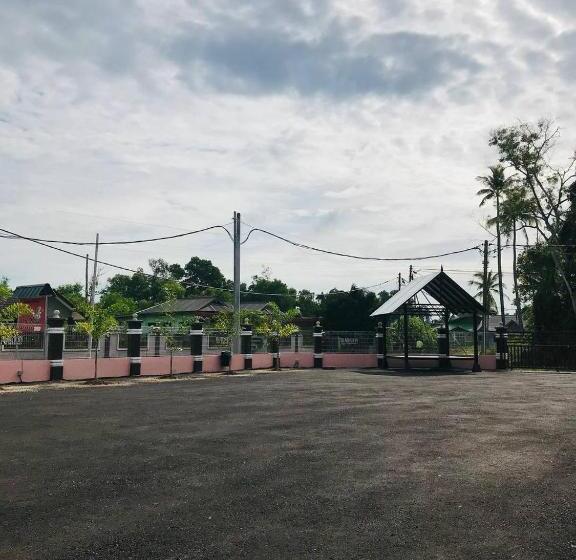 בית מלון כפרי Chalet Sri Bayu