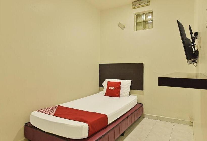 Otel Oyo 90806 Rumah Tumpangan Laut Selatan