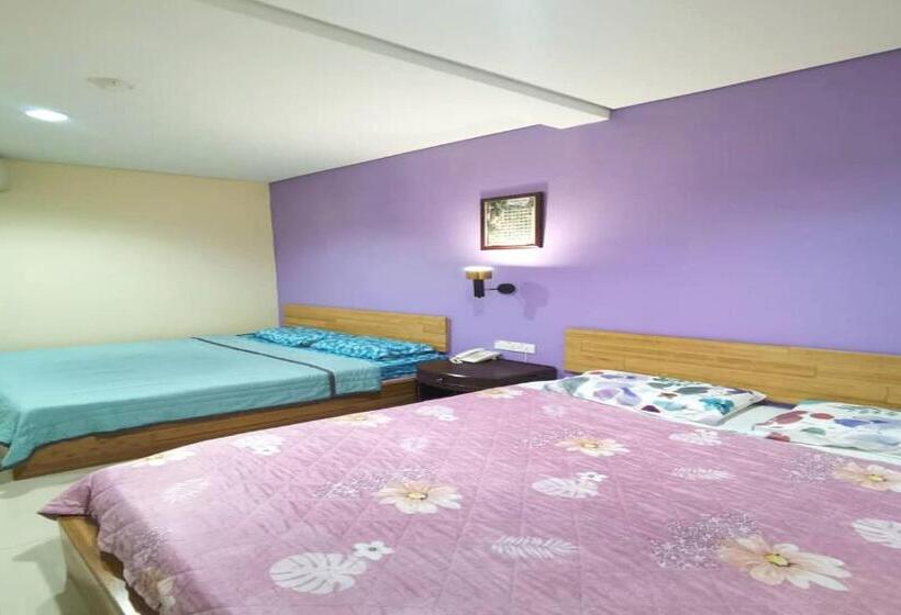 Hotel Oyo 90883 Pavilion Inn