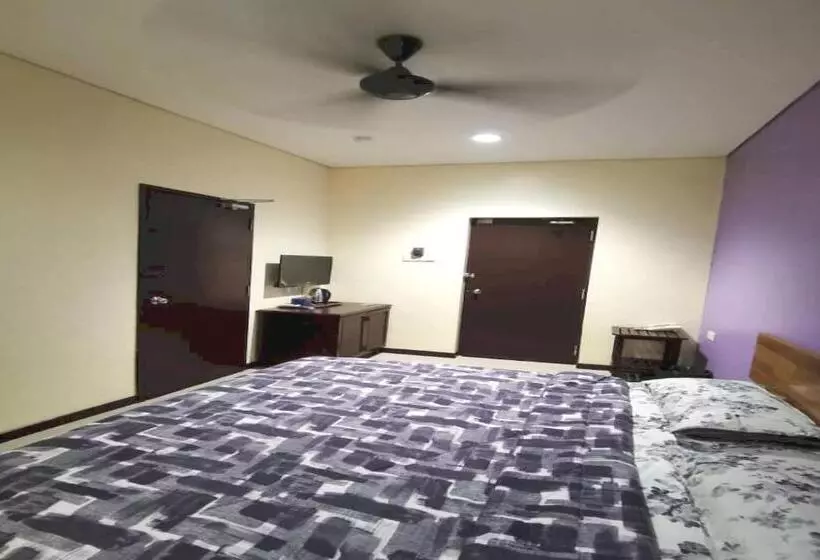 ホテル Oyo 90883 Pavilion Inn