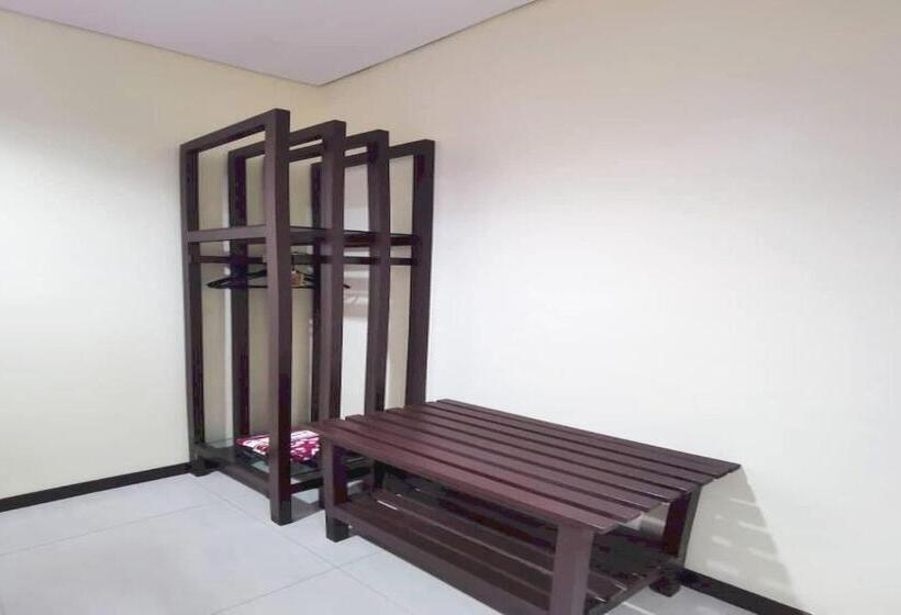 Hotel Oyo 90883 Pavilion Inn