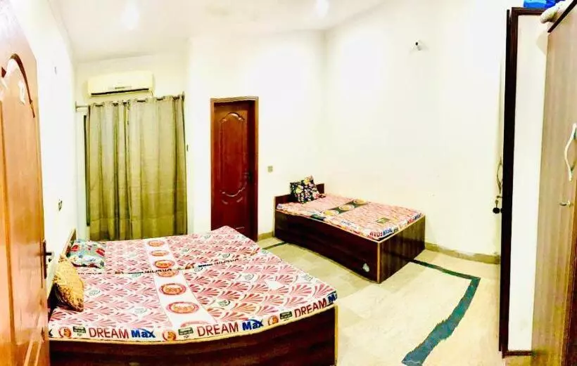Magnum Girls Hostel
