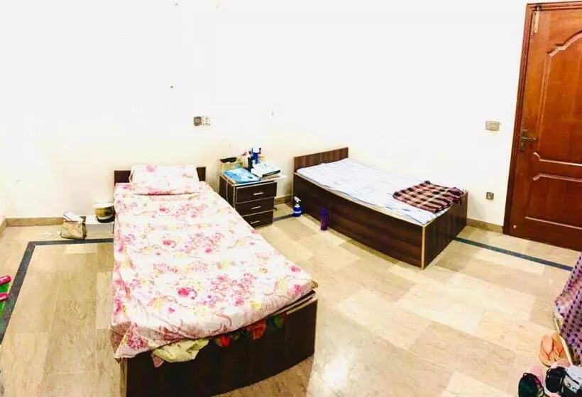 Magnum Girls Hostel
