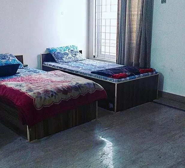 Magnum Girls Hostel