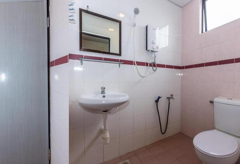 Oyo 90893 Hotel 68 Kampung Lapan