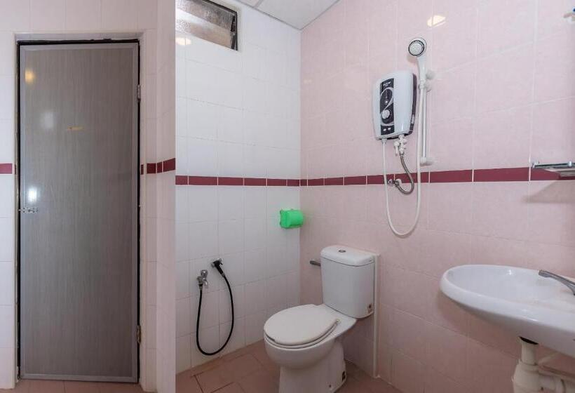 Oyo 90893 Hotel 68 Kampung Lapan