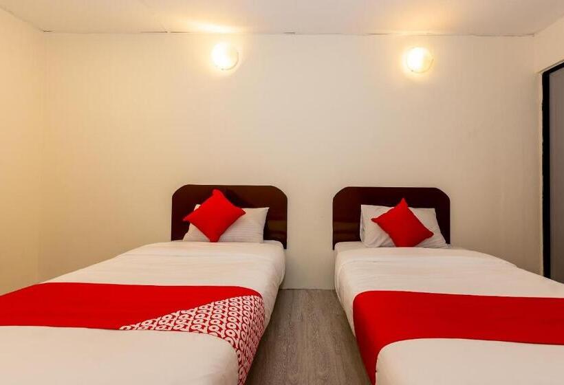 Oyo 90893 Hotel 68 Kampung Lapan