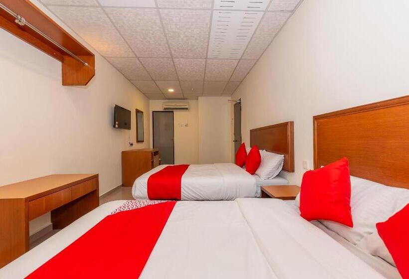 Oyo 90893 Hotel 68 Kampung Lapan