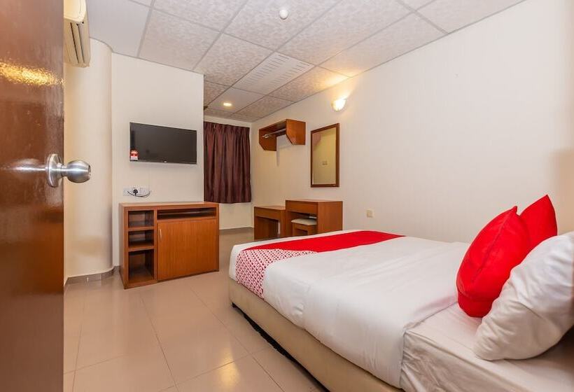 Oyo 90893 Hotel 68 Kampung Lapan