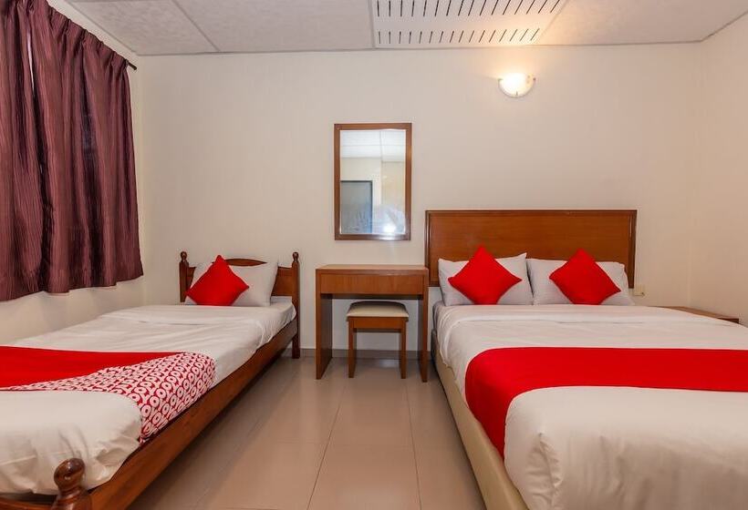 Oyo 90893 Hotel 68 Kampung Lapan