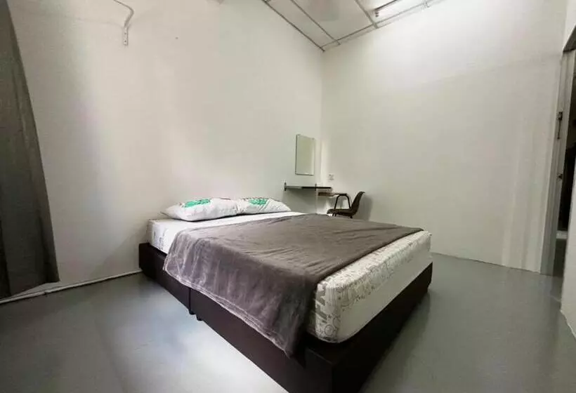 ペンション Jiaxin Dormitory Setia Indah 家馨青年旅宿