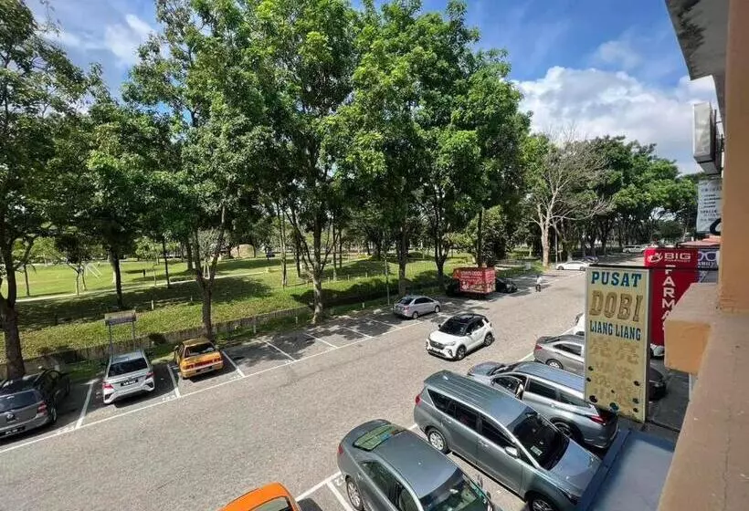 ペンション Jiaxin Dormitory Setia Indah 家馨青年旅宿