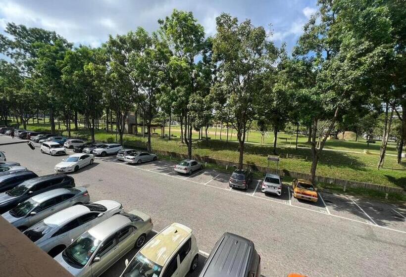 Pensionat Jiaxin Dormitory Setia Indah 家馨青年旅宿