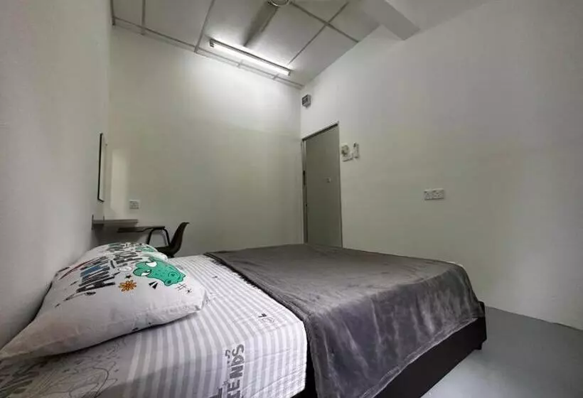 ペンション Jiaxin Dormitory Setia Indah 家馨青年旅宿