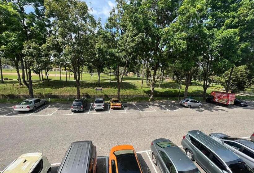 Pensionat Jiaxin Dormitory Setia Indah 家馨青年旅宿