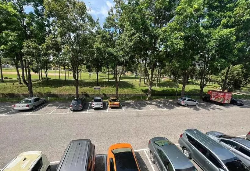 ペンション Jiaxin Dormitory Setia Indah 家馨青年旅宿