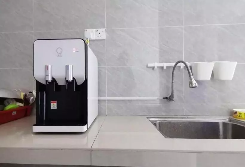 ペンション Jiaxin Dormitory Setia Indah 家馨青年旅宿