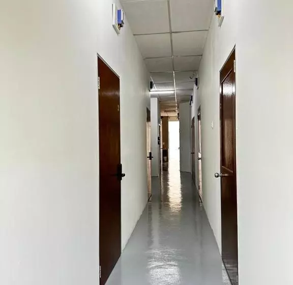 ペンション Jiaxin Dormitory Setia Indah 家馨青年旅宿
