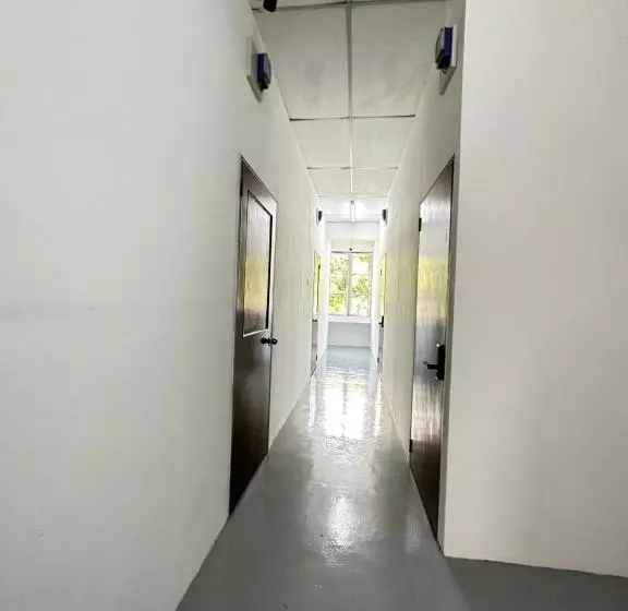 ペンション Jiaxin Dormitory Setia Indah 家馨青年旅宿