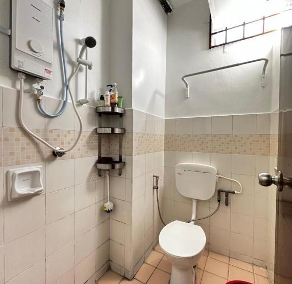 Pensionat Jiaxin Dormitory Setia Indah 家馨青年旅宿