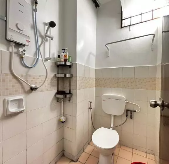 ペンション Jiaxin Dormitory Setia Indah 家馨青年旅宿