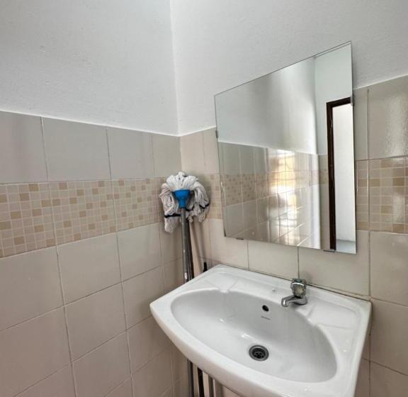 Pensionat Jiaxin Dormitory Setia Indah 家馨青年旅宿