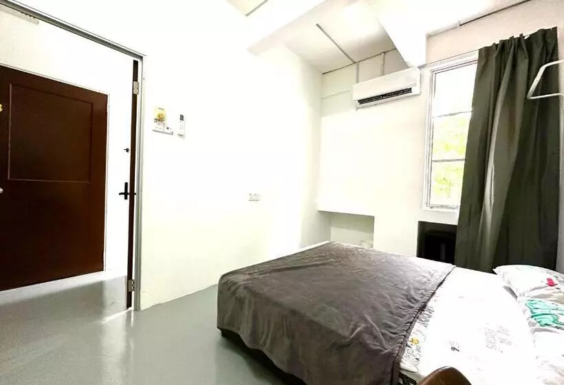 ペンション Jiaxin Dormitory Setia Indah 家馨青年旅宿