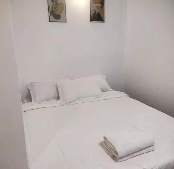 ユースホステル Bulat Cottage