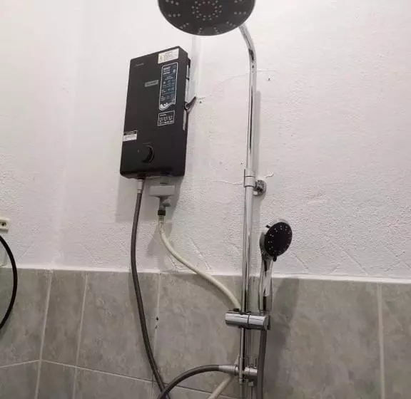 ユースホステル Bulat Cottage