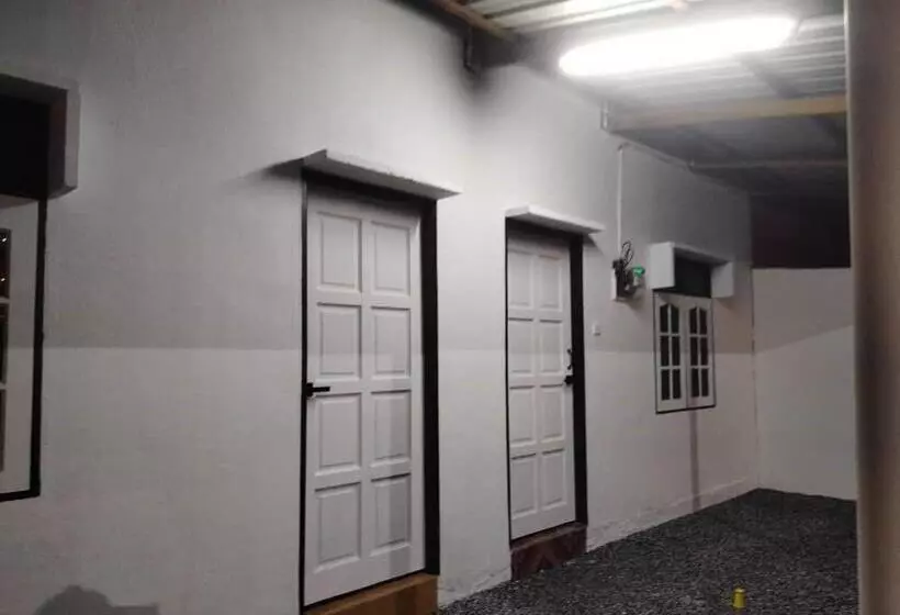 ユースホステル Bulat Cottage