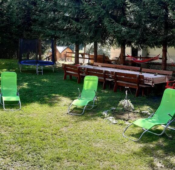 Bed and Breakfast Complex Turistic Roua Muntilor Vila 1