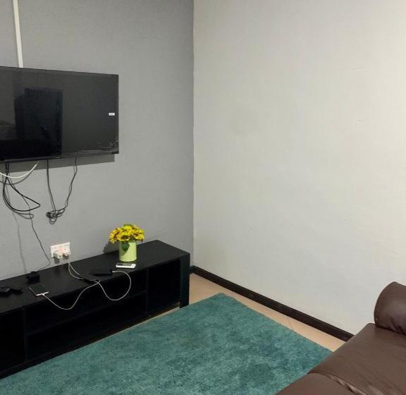 Bed and Breakfast Van Der Salle   Daisy S Garden